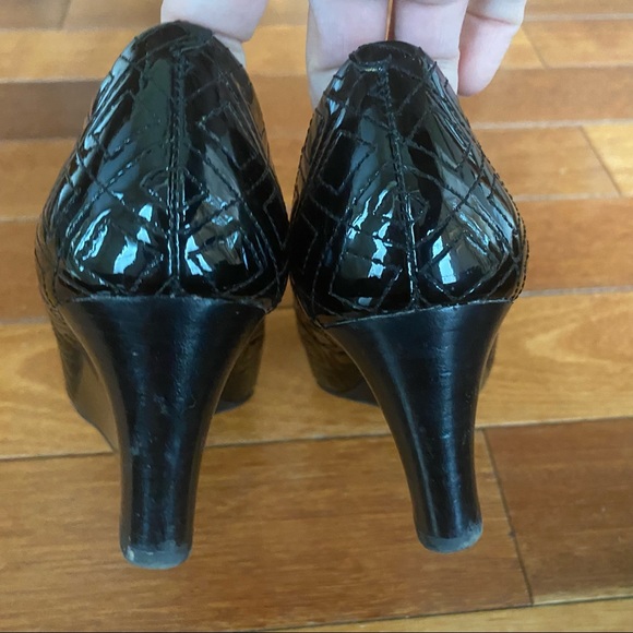 Tory Burch Black Quilted Patent Leather Quinn Wedge Sz 8 - Picture 8 of 14
